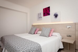 Desk, laptop workspace, blackout drapes, free WiFi - Hotel Timor (Palma de Mallorca)