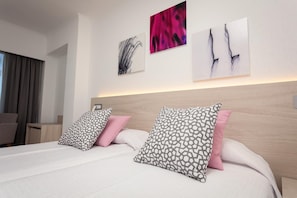 Desk, laptop workspace, blackout curtains, free WiFi - Hotel Timor (Palma de Mallorca)