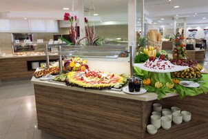 Daily continental breakfast (EUR 10 per person)