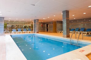 Indoor pool, seasonal outdoor pool, pool umbrellas, sun loungers - Hotel Timor (Palma de Mallorca)