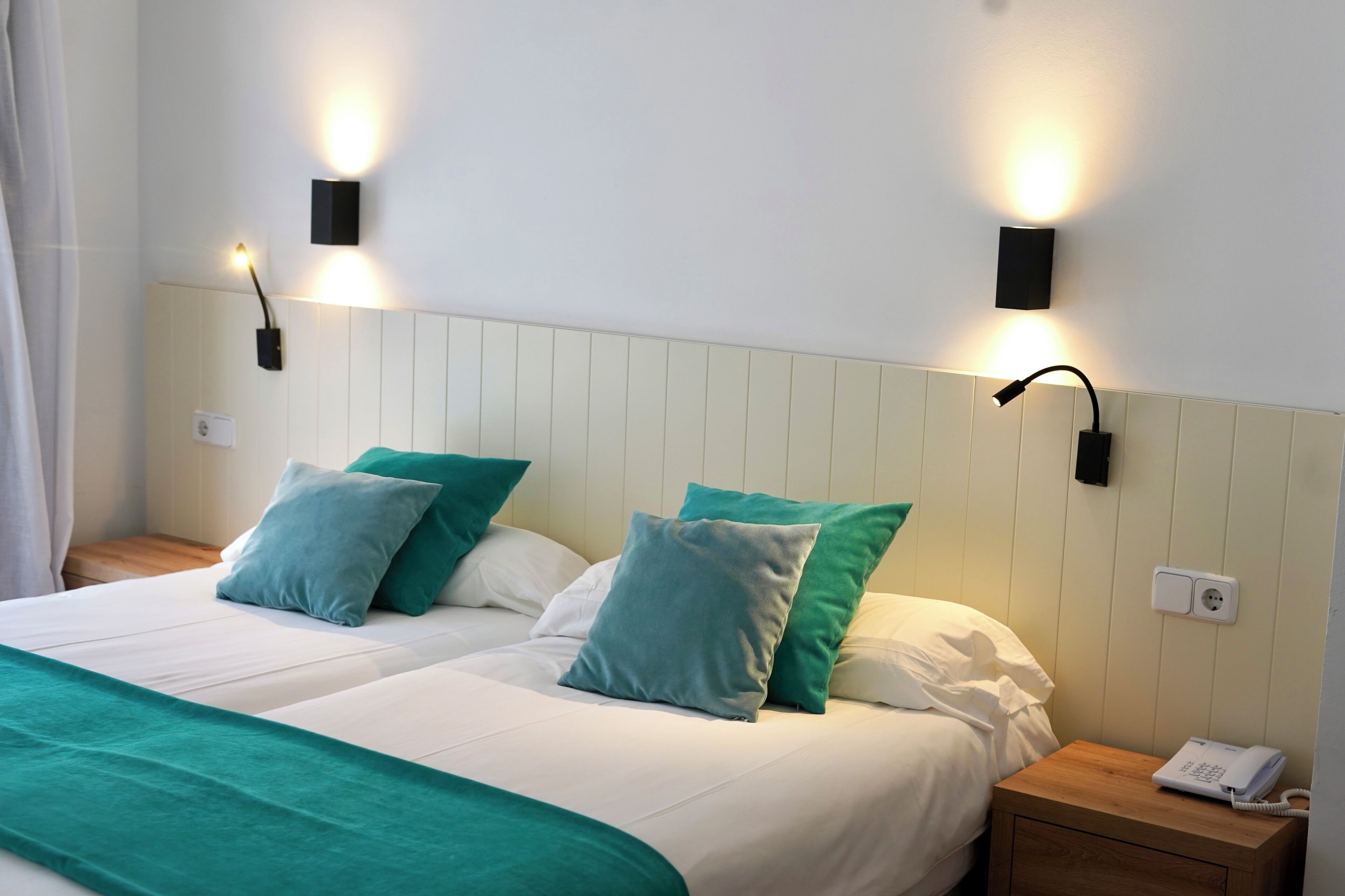 Minibar, skrivebord, arbejdsområde til bærbare computere