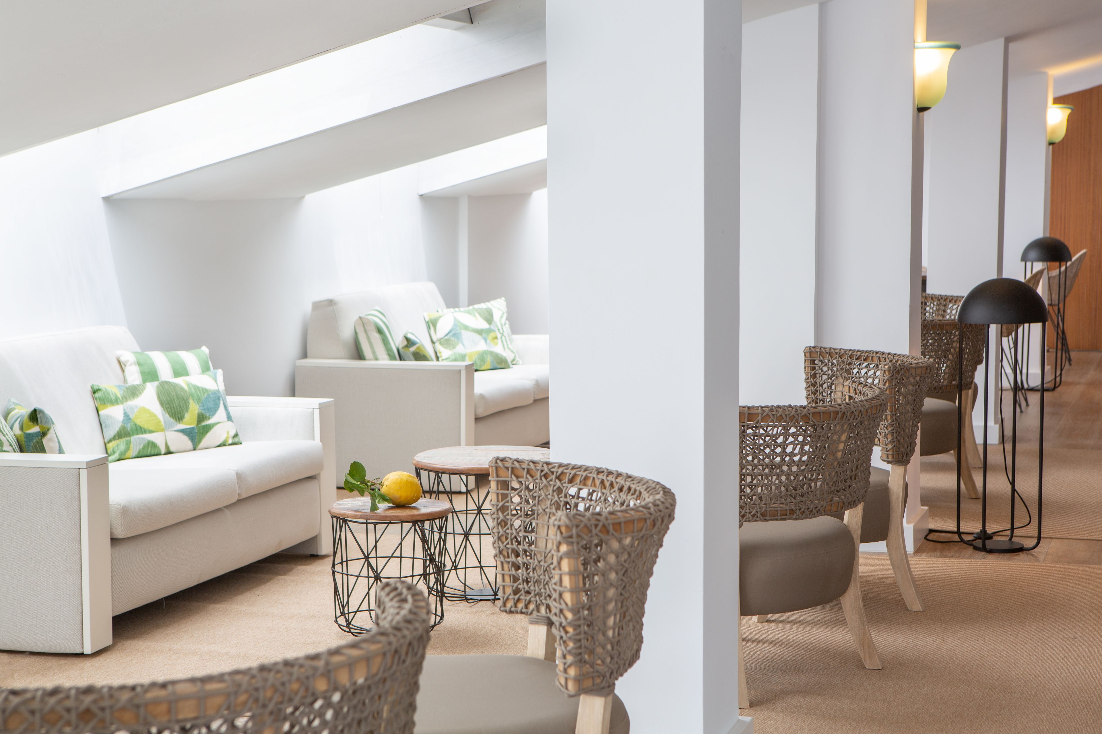 27-inch flat-screen tv with satellite channels, tv