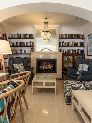 Bar de tapas, con vista a la playa, abre todos los días