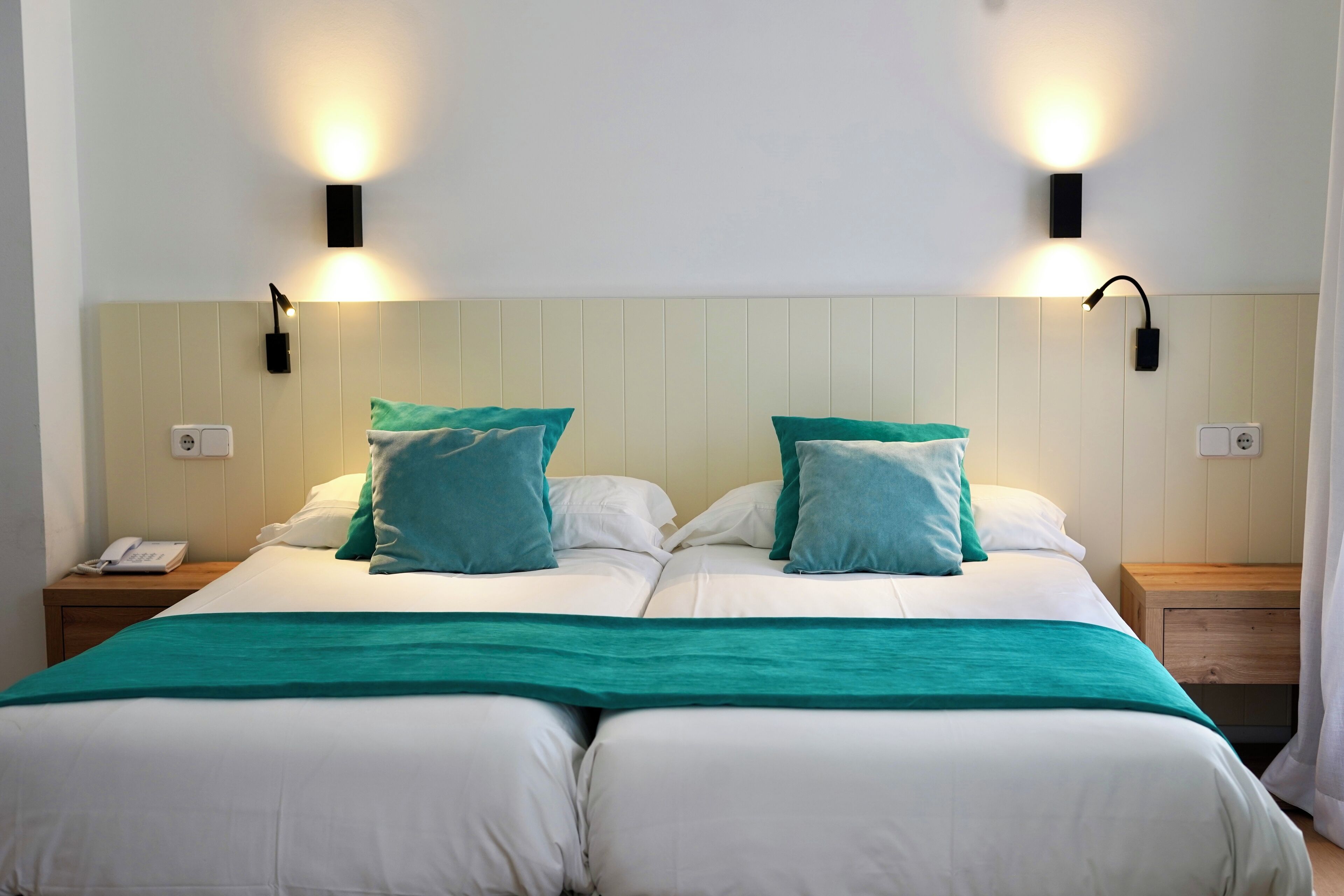 Minibar, skrivebord, arbejdsområde til bærbare computere