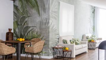 Een 27-inch flatscreentelevisie met satellietzenders en televisie