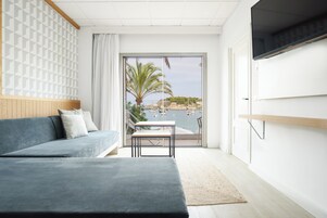 迷你吧、办公桌、笔记本电脑工作区、遮光窗帘