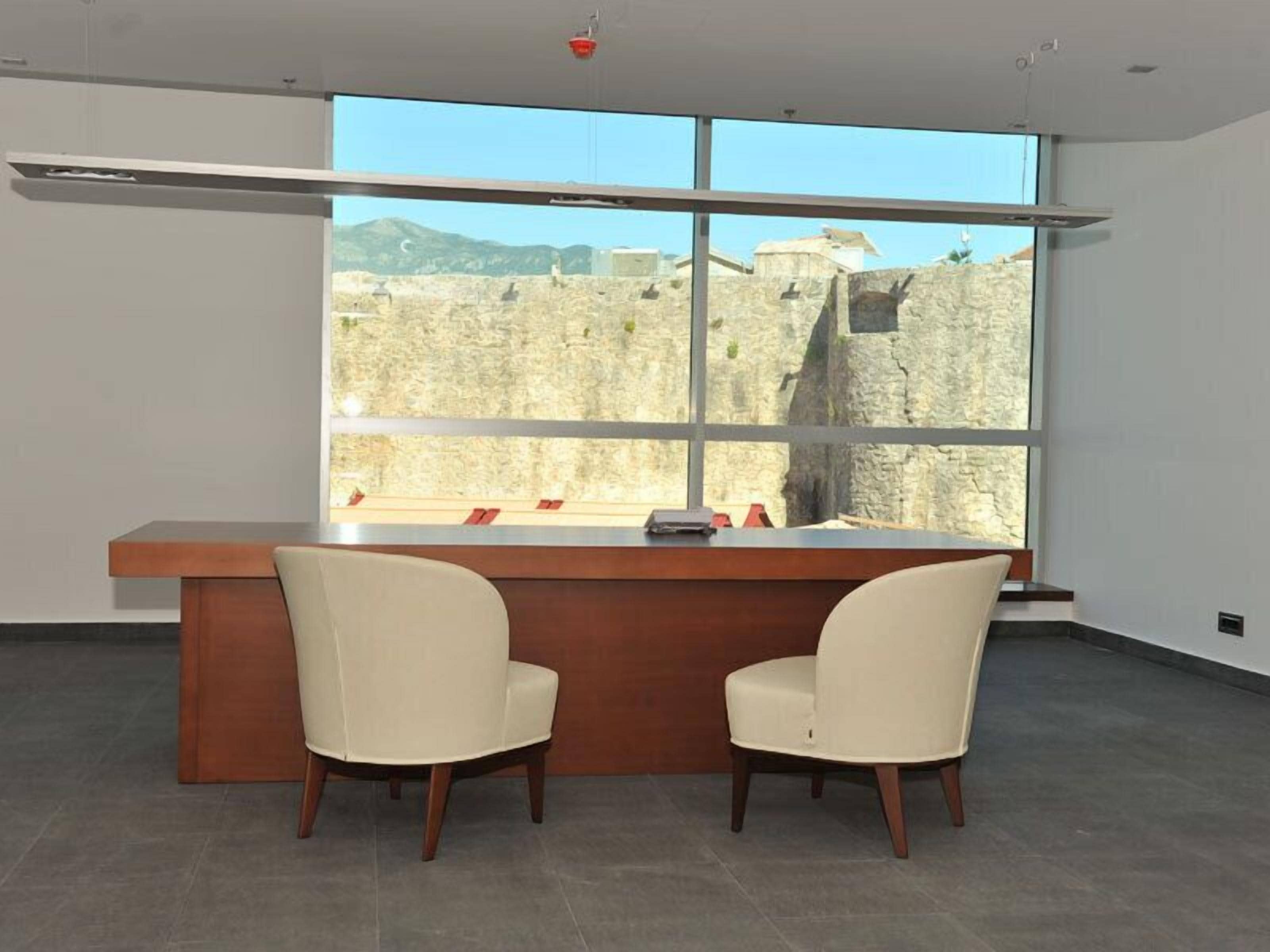 grand suite, 2 bedrooms, balcony, sea view | living area