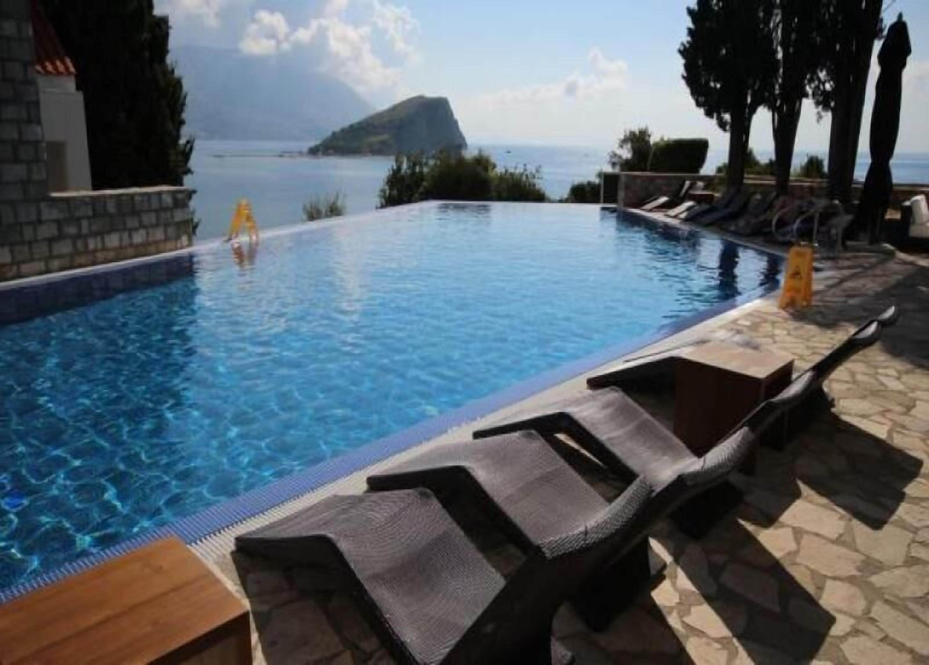 indoor pool, 2 outdoor pools, open 8 am to 9 pm, pool umbrellas