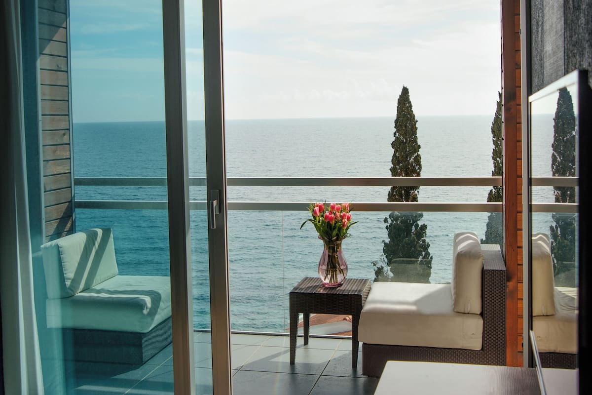 grand suite, 2 bedrooms, balcony, sea view | room amenity
