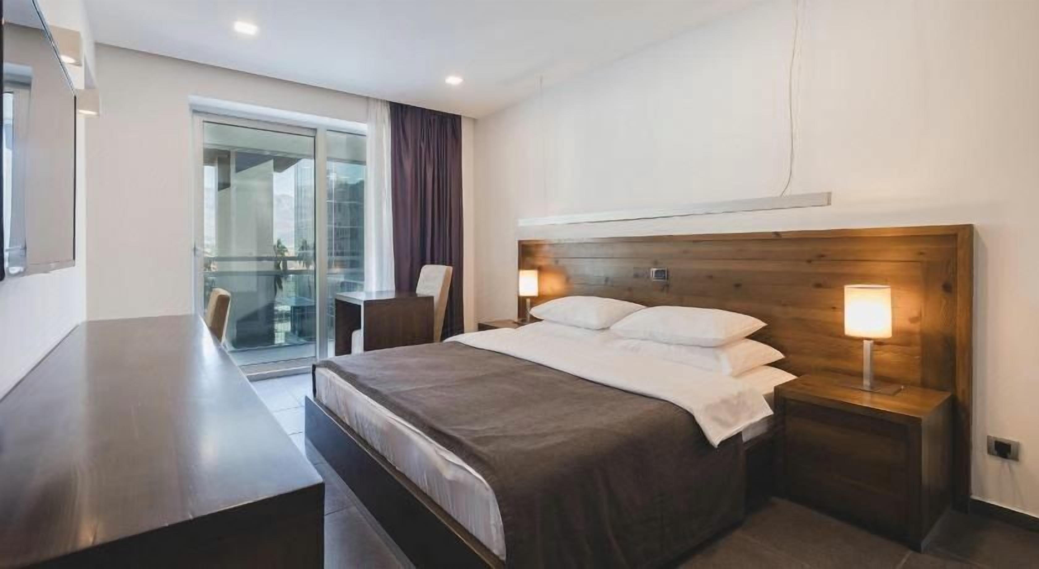 Premium bedding, minibar, in-room safe, desk