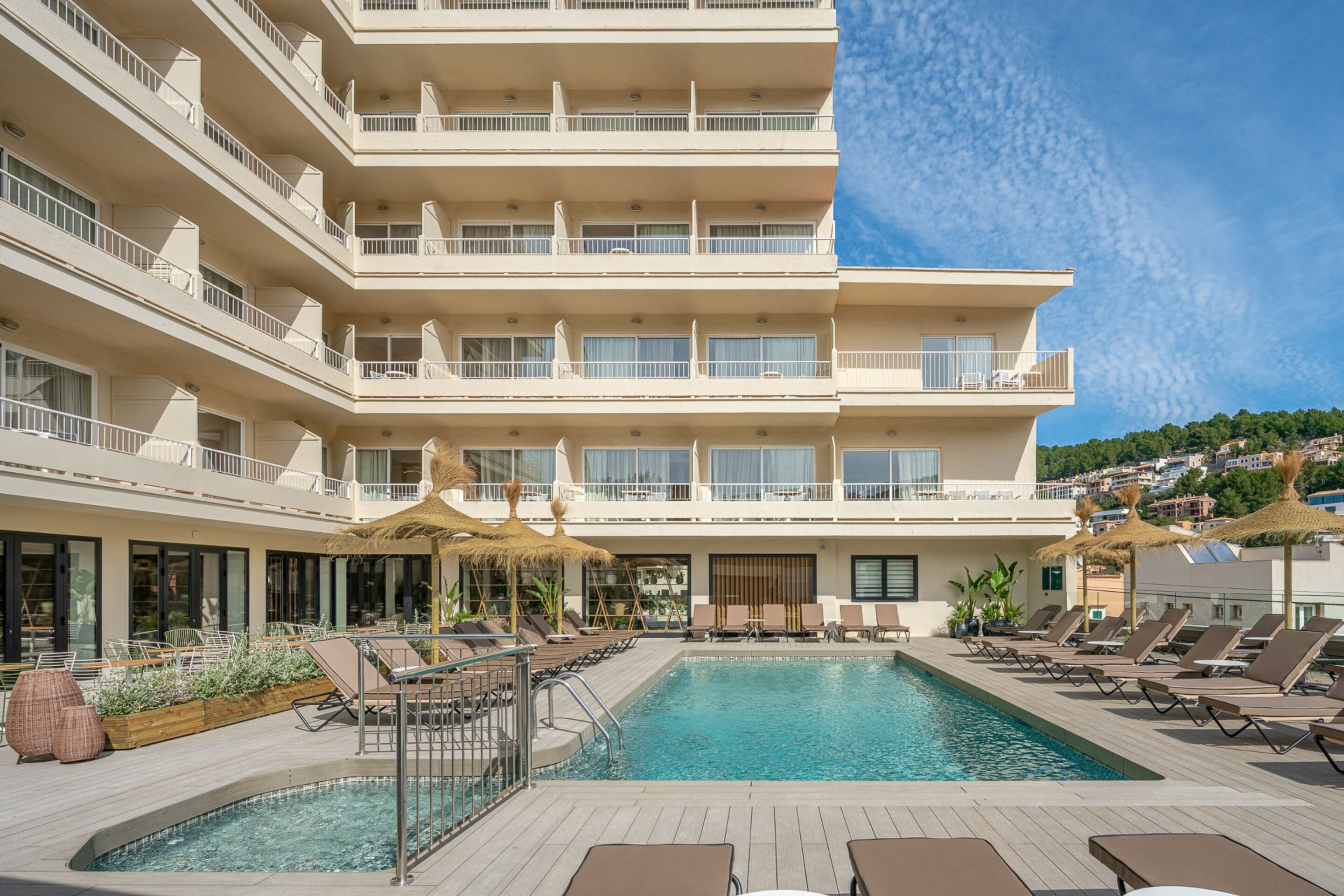 outdoor pool, pool loungers