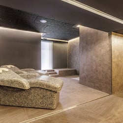 Sauna, soins corporels, massages sportifs, 1 salle de soins, massages