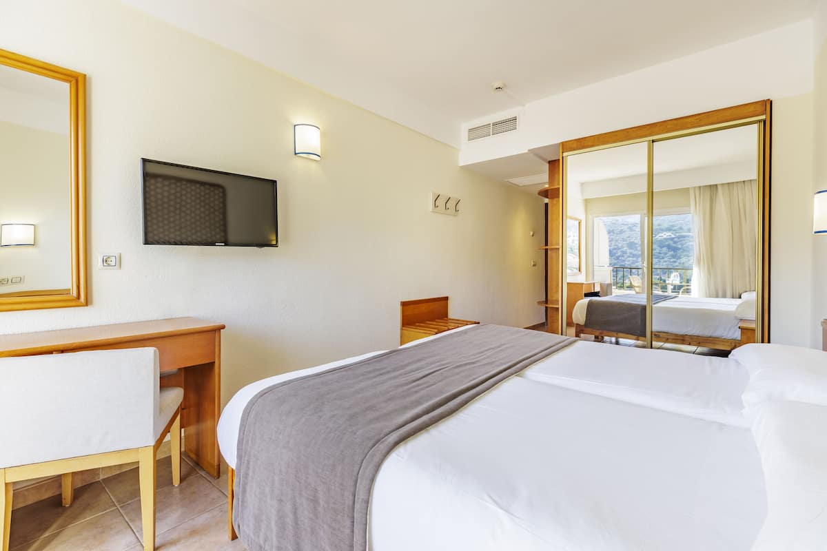 standard double room, balcony | 1 bedroom, desk, blackout curtains, free wifi