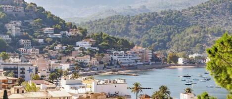 Superior Room, Balcony, Sea View | Desk, blackout drapes, free WiFi, bed sheets