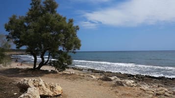 Una playa cerca, arena blanca