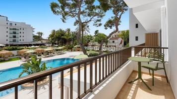 Habitación estándar doble, balcón, vistas a la piscina (BRUNCH UNLIMITED) | Terraza o patio