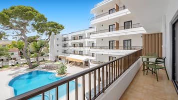 Standard-dobbeltværelse - balkon - udsigt til pool (BRUNCH UNLIMITED) | Terrasse/gårdhave