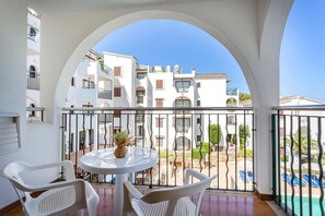 Appartement, 1 chambre, balcon, vue piscine (2 Adults) | Restauration extérieure