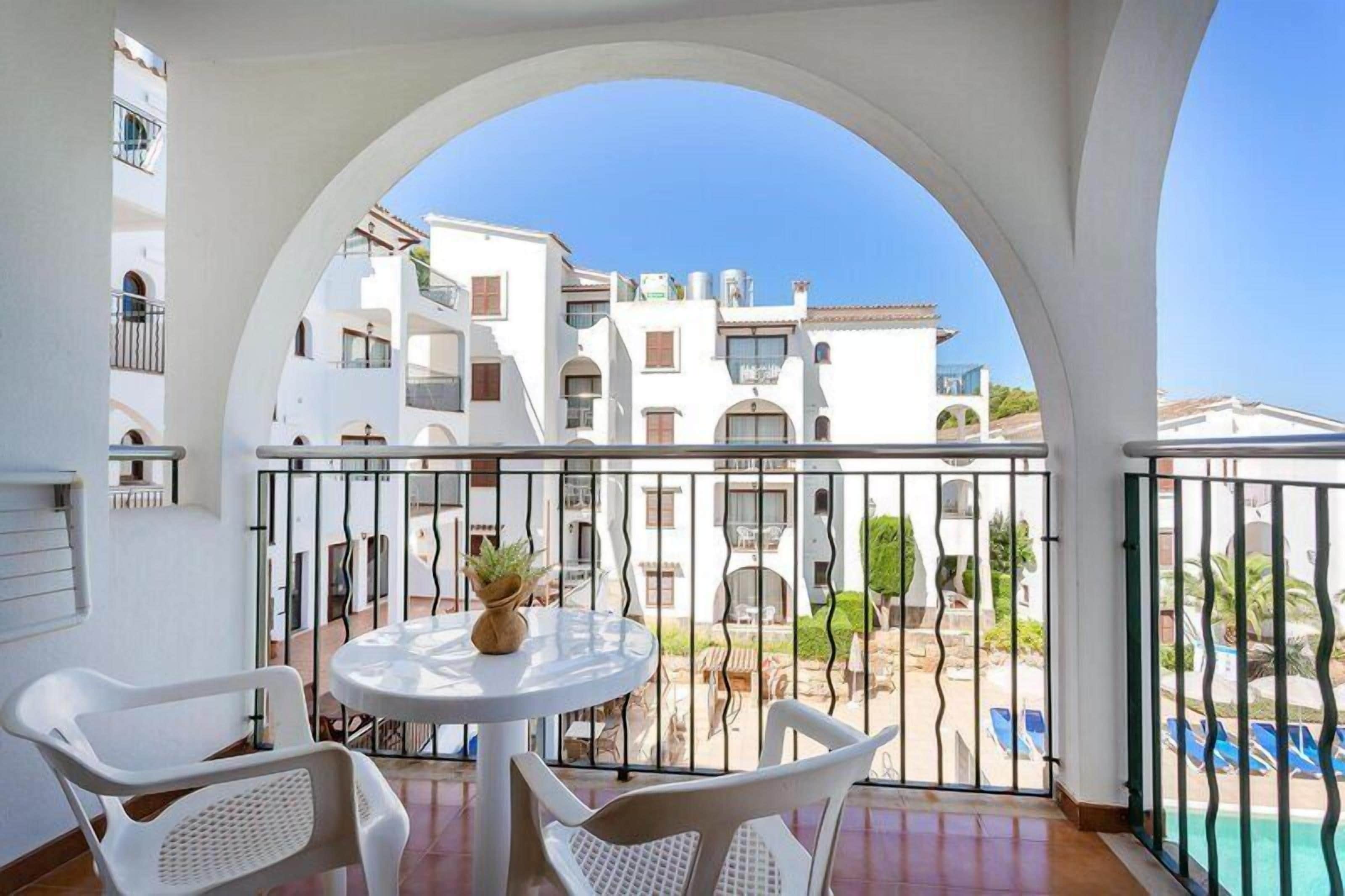 Apartamento, 1 habitación, balcón, vistas a la piscina (2 Adults) | Restaurante al aire libre