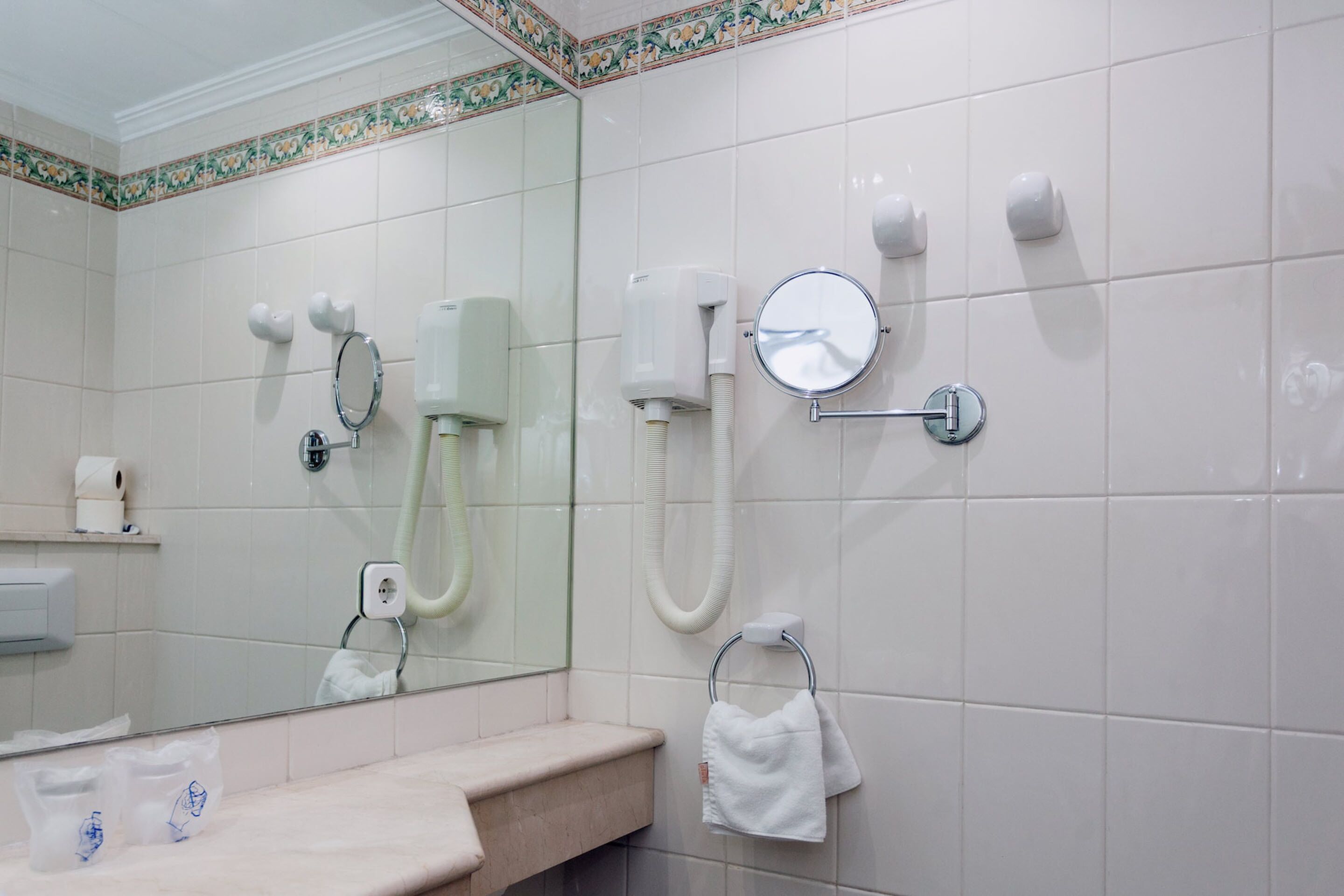 bathtub, deep-soaking bathtub, hair dryer, towels