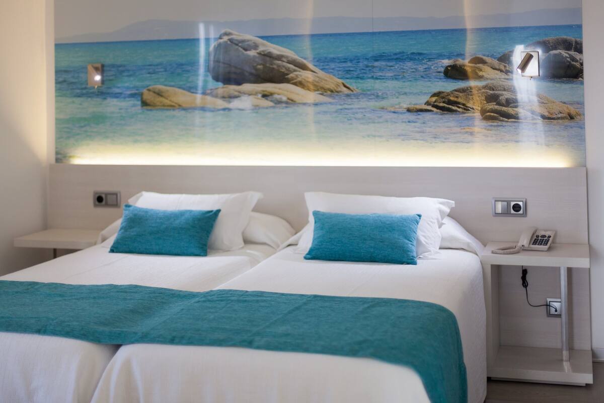 down duvets, minibar, desk, blackout curtains