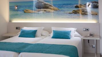 Daunenbettdecken, Minibar, Schreibtisch, Verdunkelungsvorhänge