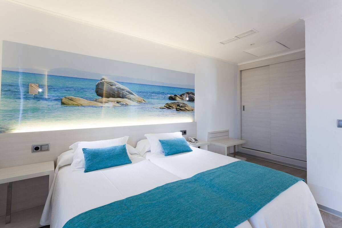 down duvets, minibar, desk, blackout curtains