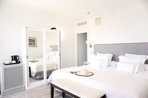 Colchones Tempur-Pedic, minibar y caja de seguridad en la habitación 