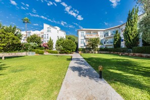 1 chambre, minibar, coffres-forts dans les chambres, bureau