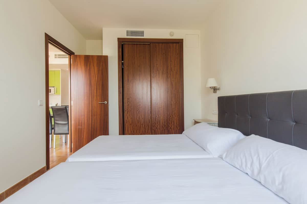 Minibar, caja fuerte, escritorio y espacio para trabajar con un portátil