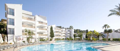Indoor pool, seasonal outdoor pool, pool umbrellas, pool loungers