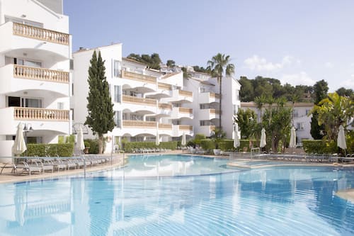 Indoor pool, seasonal outdoor pool, pool umbrellas, pool loungers