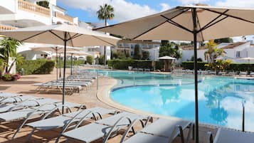 Alberca techada y alberca al aire libre por temporada