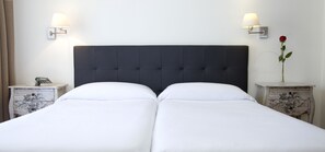 Minibar, in-room safe, desk, laptop workspace - Hotel La Pergola Mallorca (Andraitx)