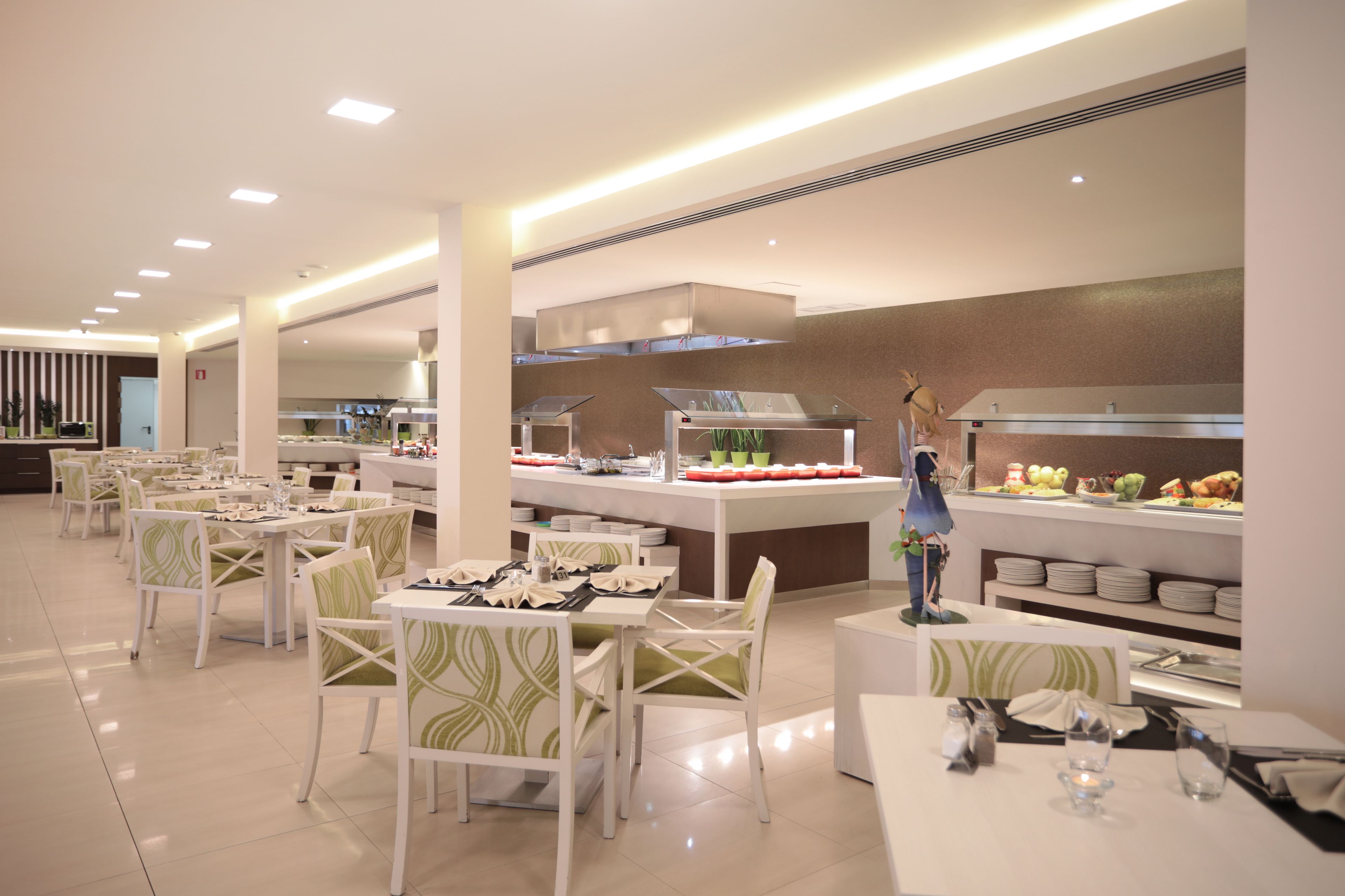 S'hi serveixen esmorzars, dinars i sopars 