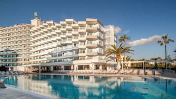 Piscine extérieure, tentes de plage, parasols de plage