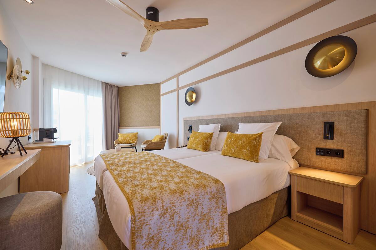 Selection Ocean View | In-room safe, laptop workspace, WiFi (free), bed sheets