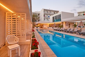 2 outdoor pools, pool umbrellas, sun loungers - Hotel Moré (Alcúdia)