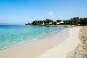 Am Strand, weißer Sandstrand