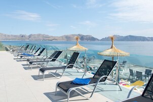 2 piscinas al aire libre, sombrillas, sillones reclinables de piscina