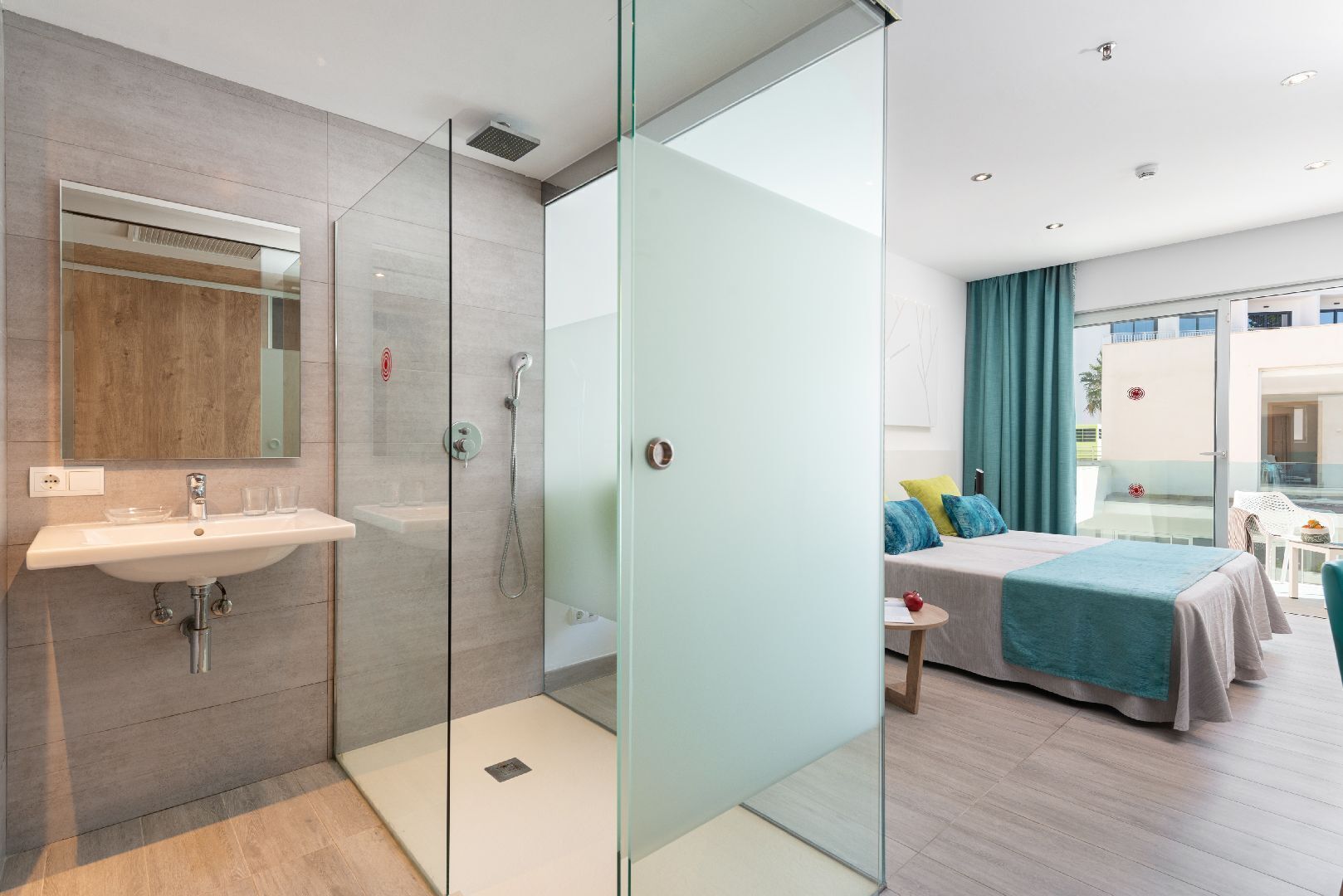 Kamer | Een bureau, wifi (toeslag), beddengoed