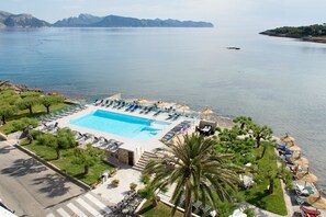 2 outdoor pools, pool umbrellas, pool loungers