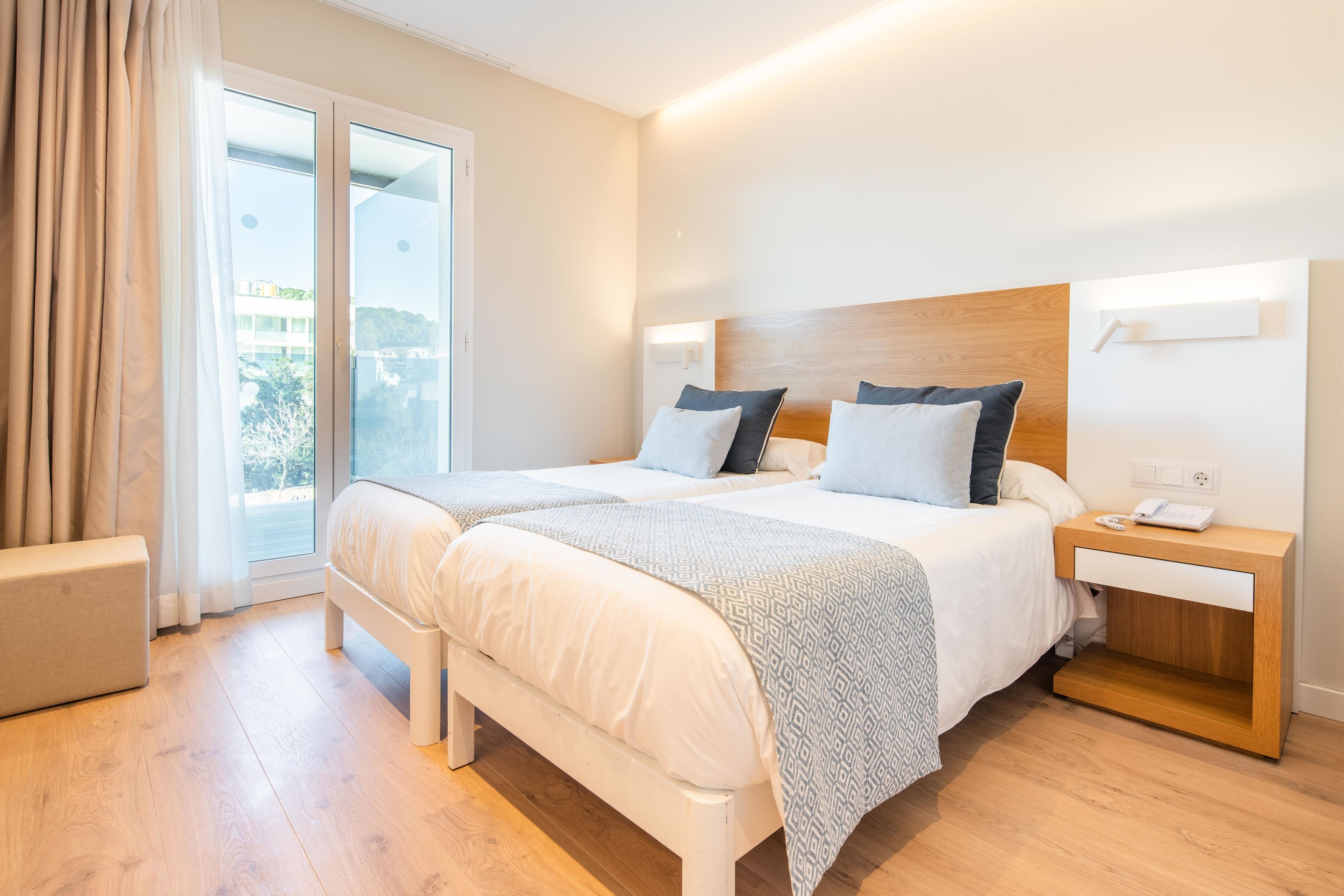 daily buffet breakfast for a fee