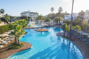 Outdoor pool, pool umbrellas, sun loungers