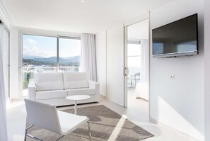 Premium bedding, minibar, in-room safe, desk