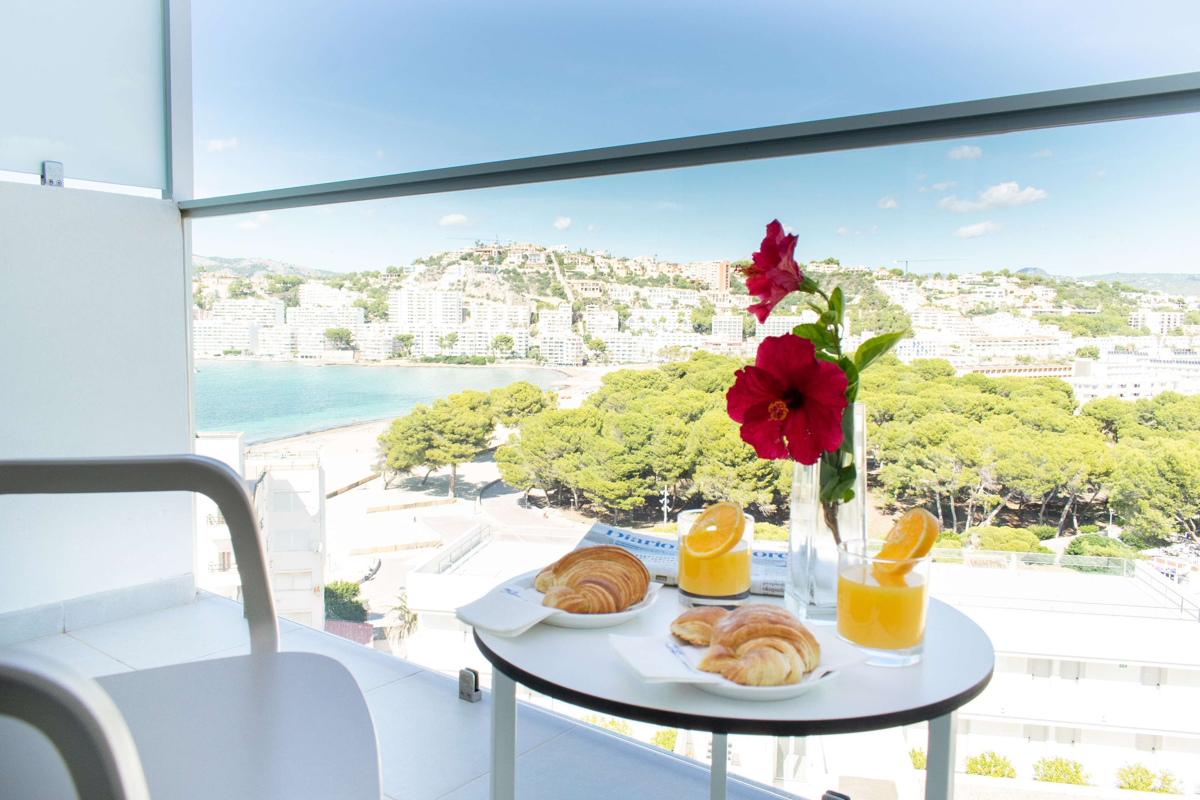 Ropa de cama de alta calidad, minibar, caja fuerte y escritorio