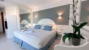 Hochwertige Bettwaren, Minibar, Zimmersafe, Schreibtisch