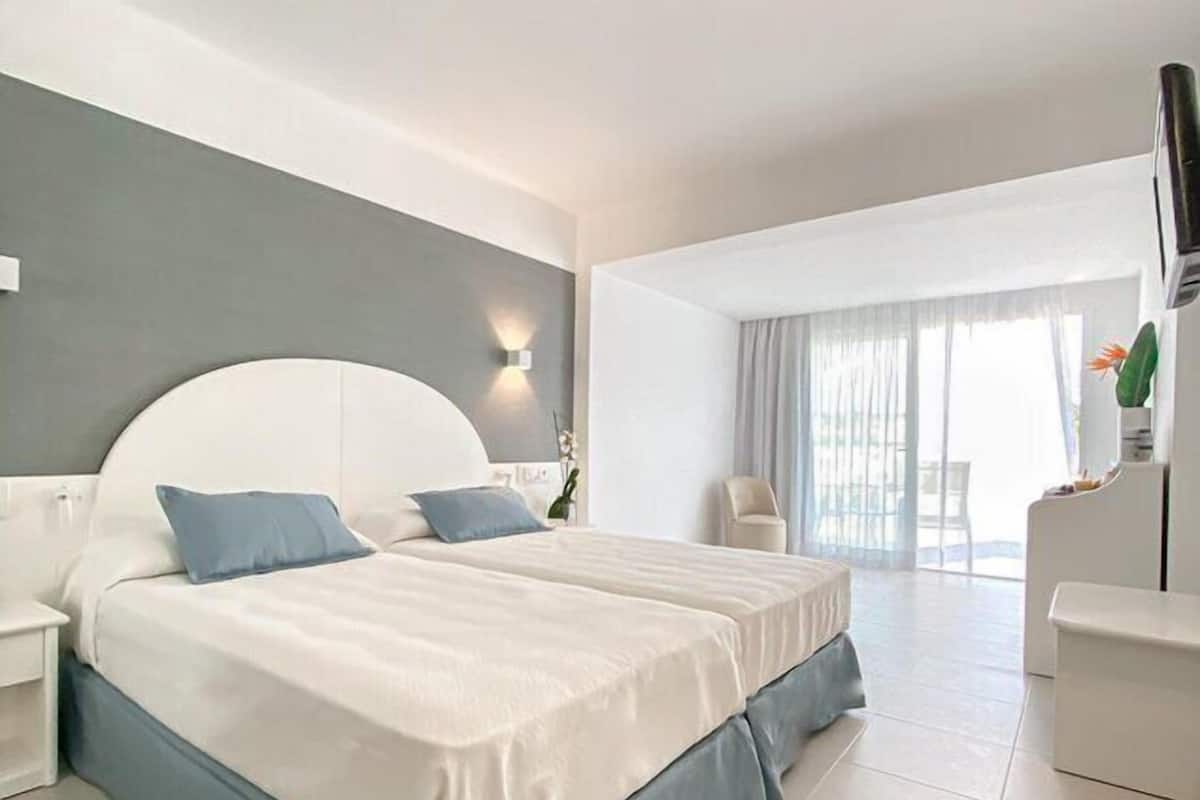 Habitación doble Confort (Superior) | Ropa de cama de alta calidad y minibar