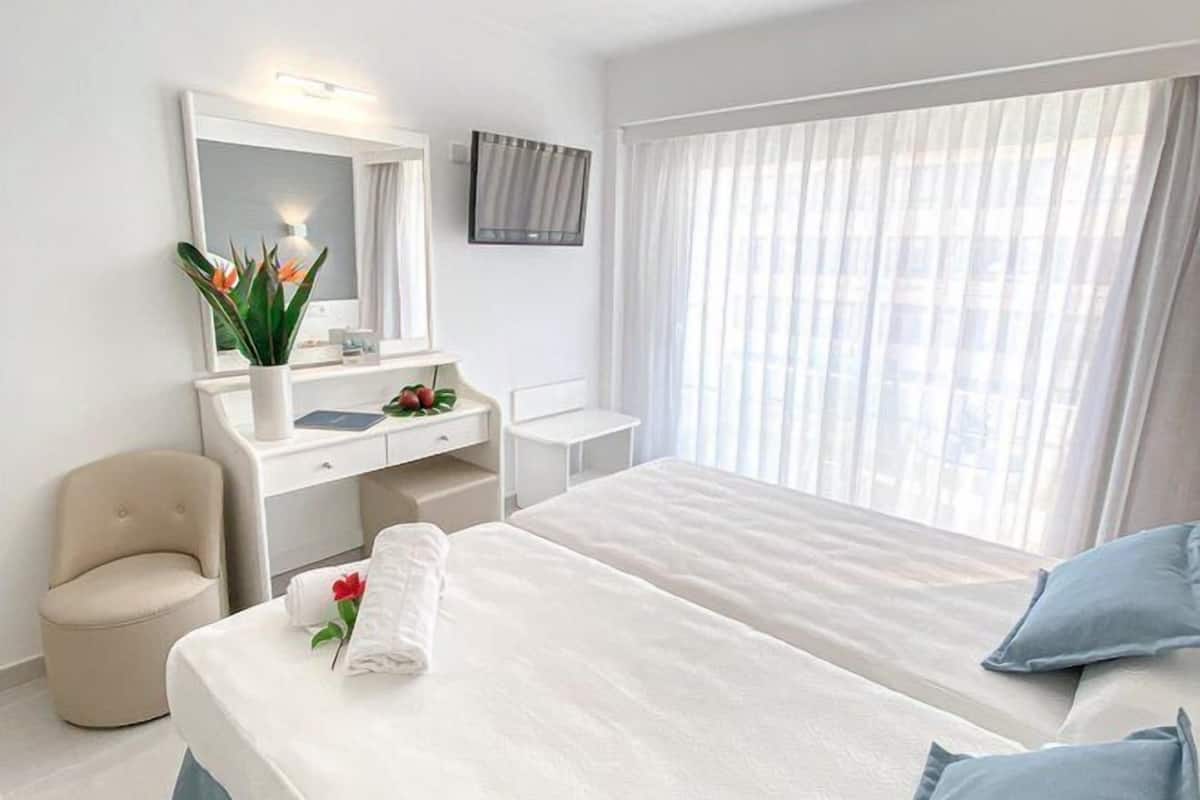 Habitación doble Confort | Ropa de cama de alta calidad y minibar