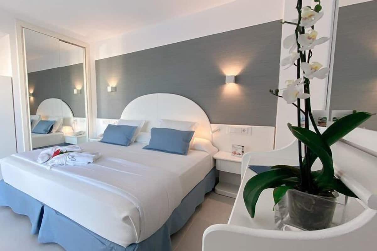 Suite junior | Ropa de cama de alta calidad y minibar